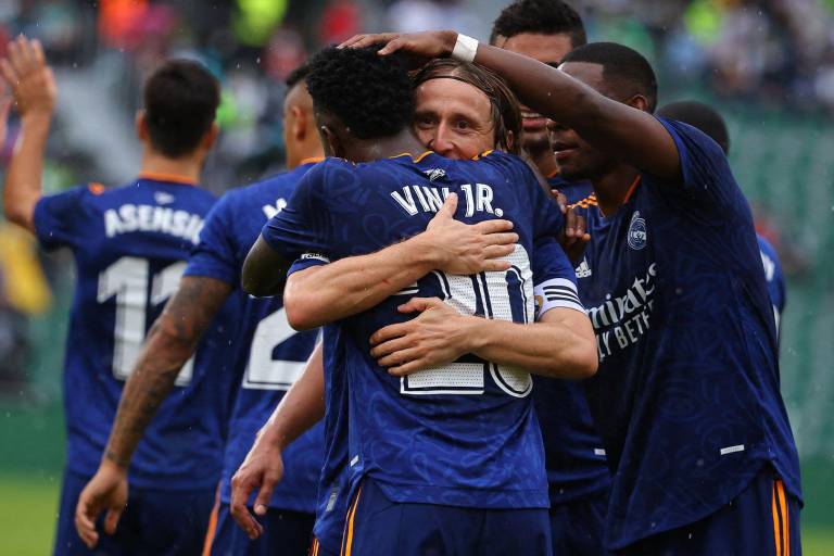 Vinícius Jr. marca un doblete en la victoria del Real Madrid 2-1 sobre Elche