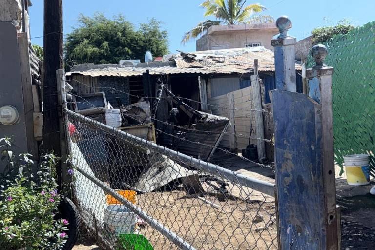 Privan de libertad a dos hombres e incendian una vivienda de la colonia Esthela Ortiz de Toledo, en Culiacán