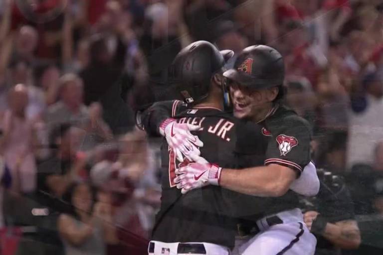 Benjamín Gil contento por Alek Thomas tras dirigirlo en el Clásico