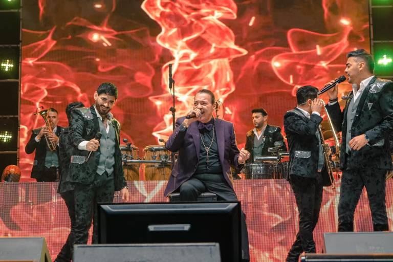 Banda El Recodo y Julio Preciado abarrotan la Arena Ciudad de México