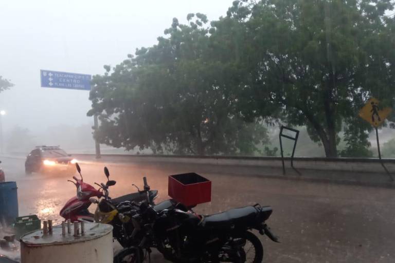 Sorprende tormenta y granizo a escuinapenses