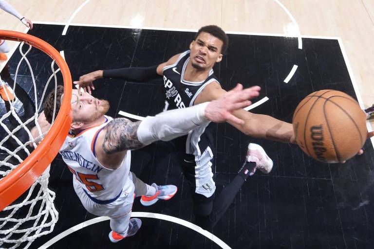 Victor Wembanyama, multado por arrojar el balón a las gradas