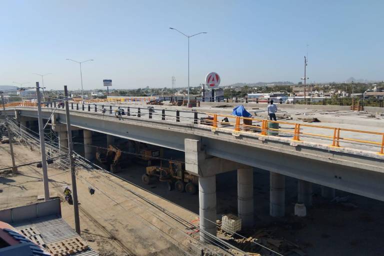Apresuran apertura del puente de la Colosio, en Mazatlán, pero vecinos temen que no dejen banquetas
