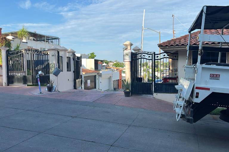 Ejército asegura inmueble y dos vehículos en fraccionamiento Colinas del Rey, Culiacán