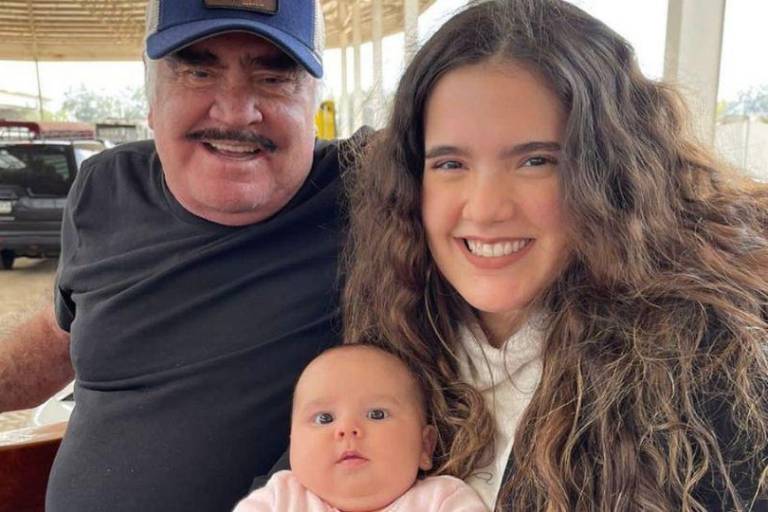 Camila se despide de su abuelo, Vicente Fernández, con emotiva foto