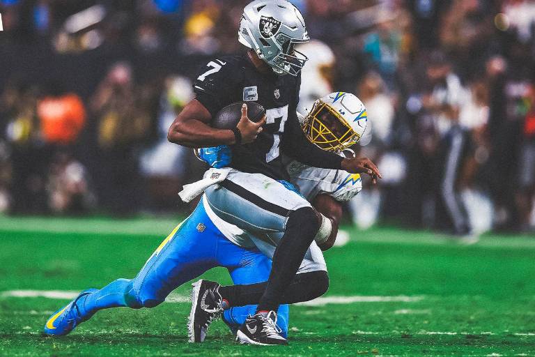 Los Chargers logran electrizante victoria sobre los Raiders