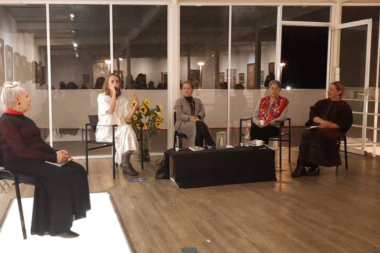 ‘La literatura es una vía de escape en un mundo en descomposición’, asegura María Julia Hidalgo