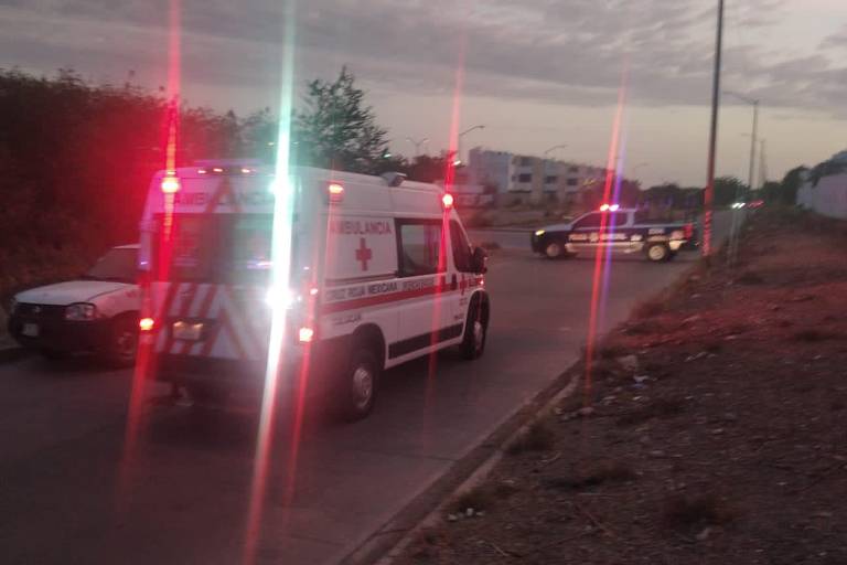 Mujer recibe balazo mientras esperaba el camión en Culiacán