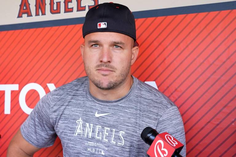 Mike Trout cambiará del jardín central al derecho con los Angelinos