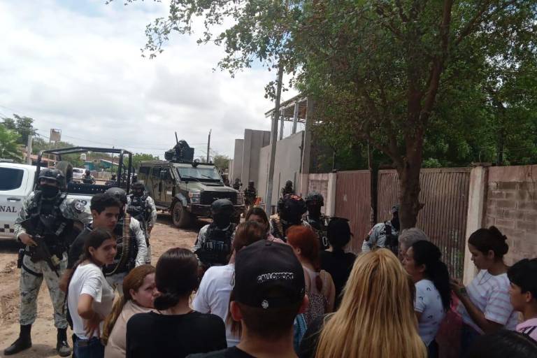 Suman 9 horas de operativo en Sánchez Celis, Eldorado; hay niños desaparecidos y personas sin vida