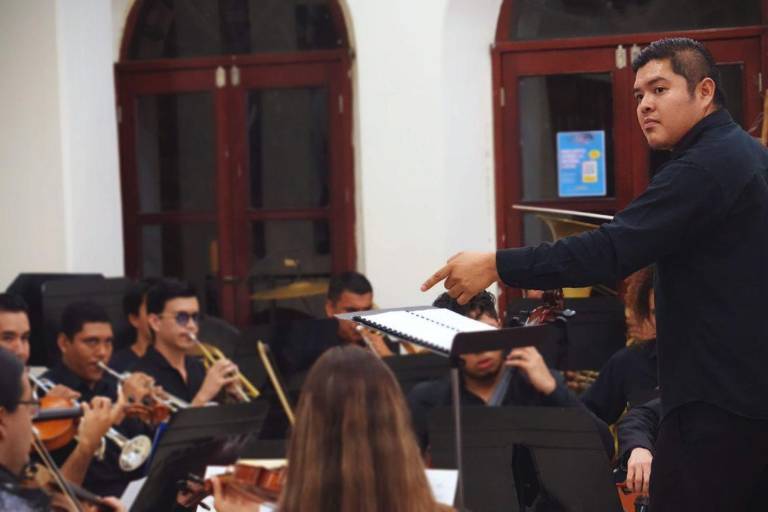 Ovacionan a músicos y cantantes de la Orquesta Juvenil del CMA