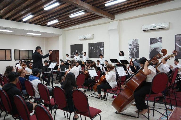 Asiste este martes a la Plazuela Machado a disfrutar música navideña