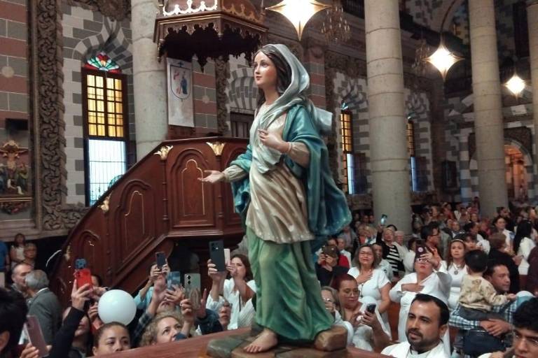 Muestran cientos de feligreses mazatlecos su fe a la Virgen de Nazaret