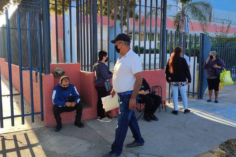 Darán un día más a personal educativo para acudir por su refuerzo contra Covid; 74% ya se vacunó