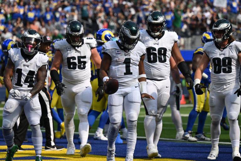Filadelfia vence a Rams en Los Ángeles para mantener paso pefecto