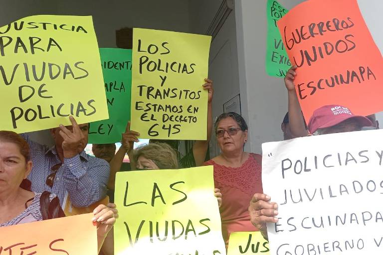 Policías jubilados y viudas de agentes acuerdan con Gobierno de Escuinapa mesa de diálogo para homologar salarios