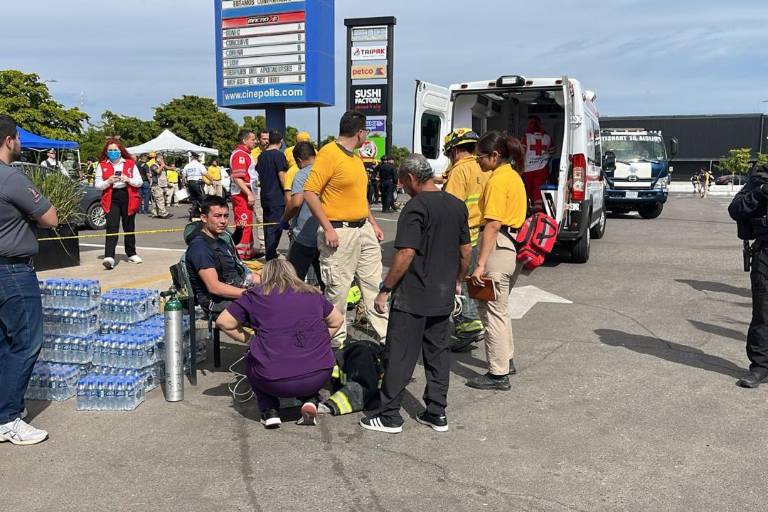 Un lesionado y dos personas con crisis atendió Protección Civil Sinaloa tras incendio en Culiacán