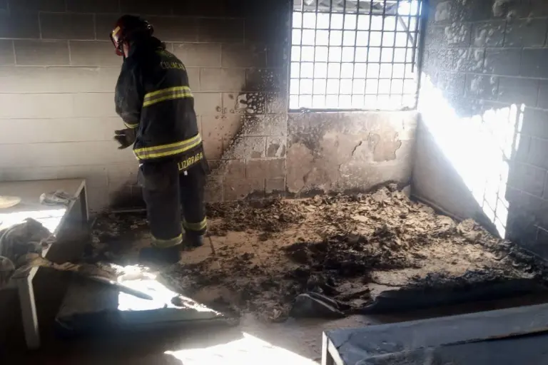 Bomberos sofocaron un conato de incendio en el Centro de Internamiento de Adolescentes.