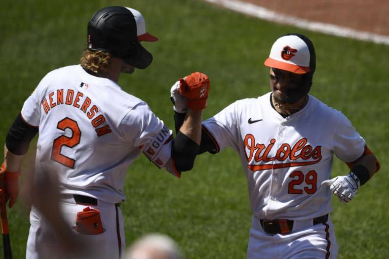 Ramón Urías se la vuela en derrota de Orioles ante Atléticos