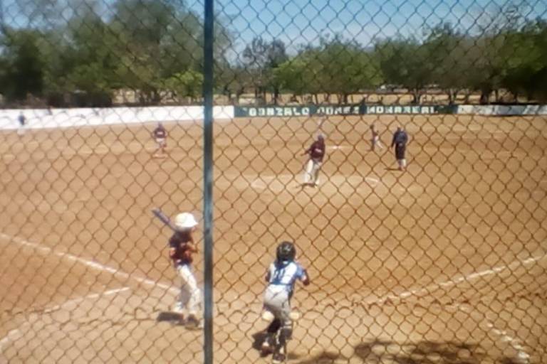 Las Higueras y El Pozole salen tablas en la Toronja de la Liga Pelikanos
