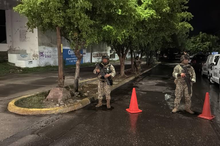 Localizan un cuerpo decapitado y envuelto en plástico en la colonia Miguel Hidalgo, en Culiacán