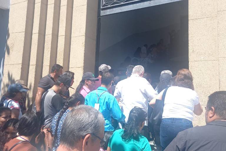 Desplazados demandan vivienda en evento encabezado por Rocha Moya