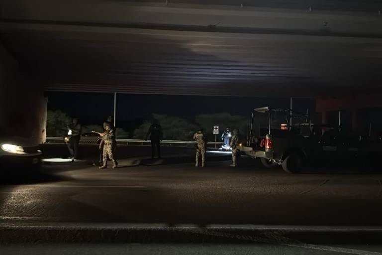 Hallan a hombre asesinado bajo puente en La Costerita, en Culiacán