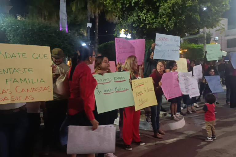 Trabajadores sindicalizados de Escuinapa exigen pago de canastas básicas