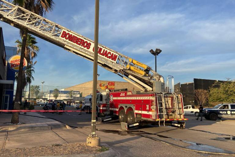Se incendian instalaciones de conocido restaurante de hamburguesas en Culiacán