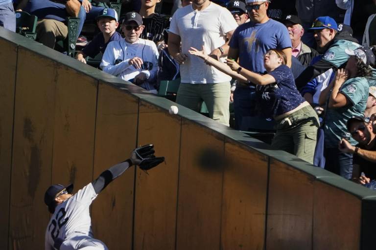 Juan Soto se someterá a rayos-X tras golpearse haciendo una atrapada