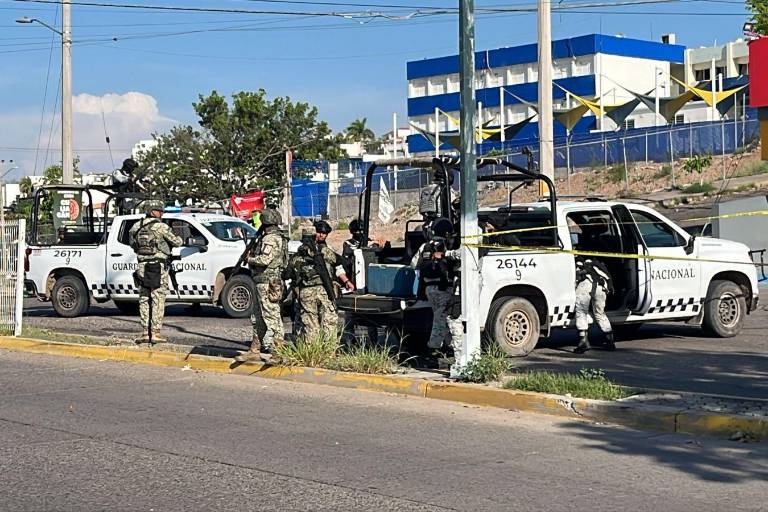 Enfrentamiento en Culiacán deja dos detenidos; aseguran armas, ponchallantas y vehículo