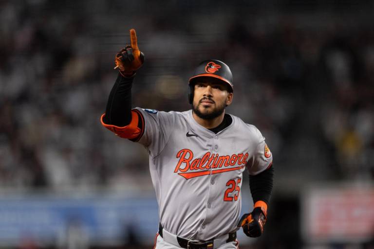 Anthony Santander de los Orioles reconocido con el Premio Luis Aparicio 2024