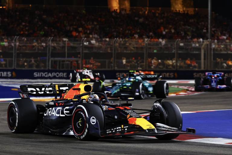 Checo alcanza puntos en Singapur; Sainz rompe hegemonía de Red Bull