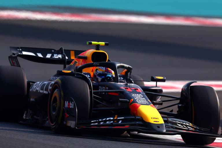 Checo Pérez mejor que sus compañeros de Red Bull en prácticas del GP de Abu Dhabi