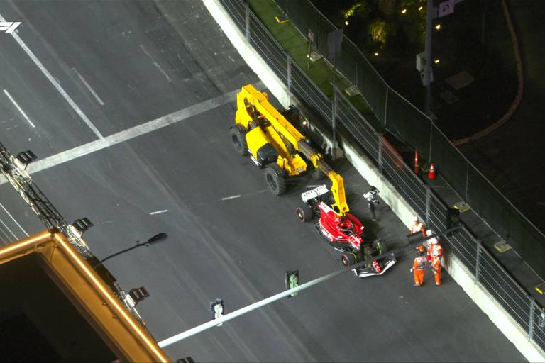 Suspenden primera práctica de GP de Las Vegas por una alcantarilla