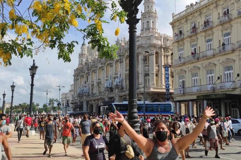 Con la consigna ‘Patria y vida’ exigen en Cuba liberación de las personas presas políticas y un país libre