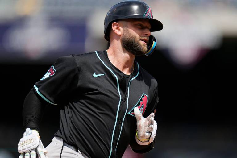 Los Marineros tendrían en la mira al cañonero Christian Walker