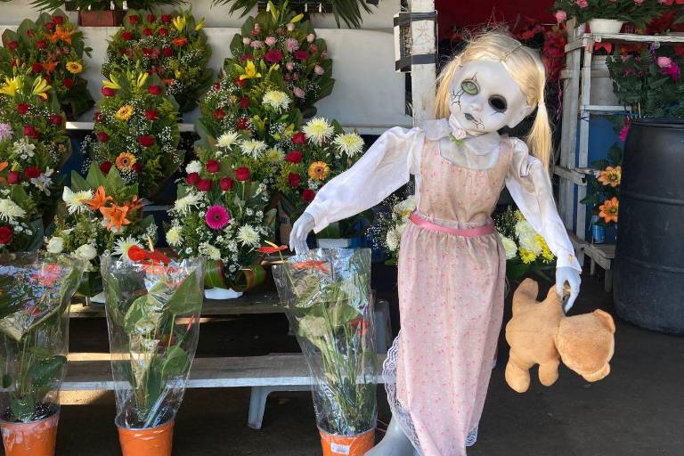 Floristas de Mazatlán temen bajas ventas en Día de Muertos