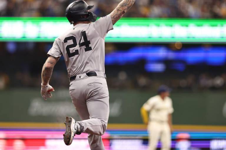 Yanquis estallan con 4 jonrones, uno de ellos de Verdugo, y le pasan por encima a Milwaukee