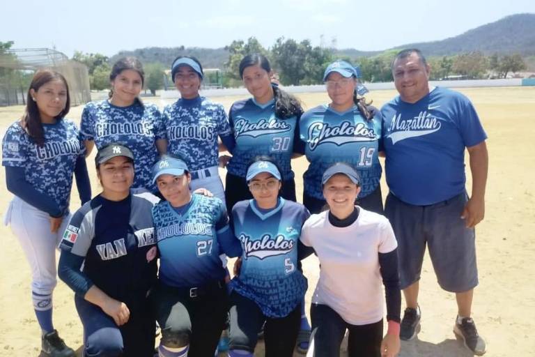 Yankees se coronan en la Liga de Softbol Femenil de Tercera Fuerza del Chololos