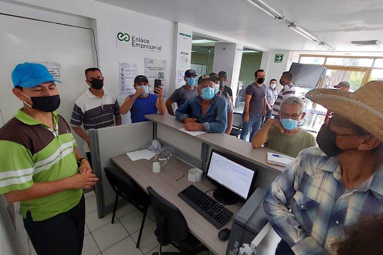 Habitantes de Nío ‘toman’ oficinas de CFE en Guasave ante fallas recurrentes