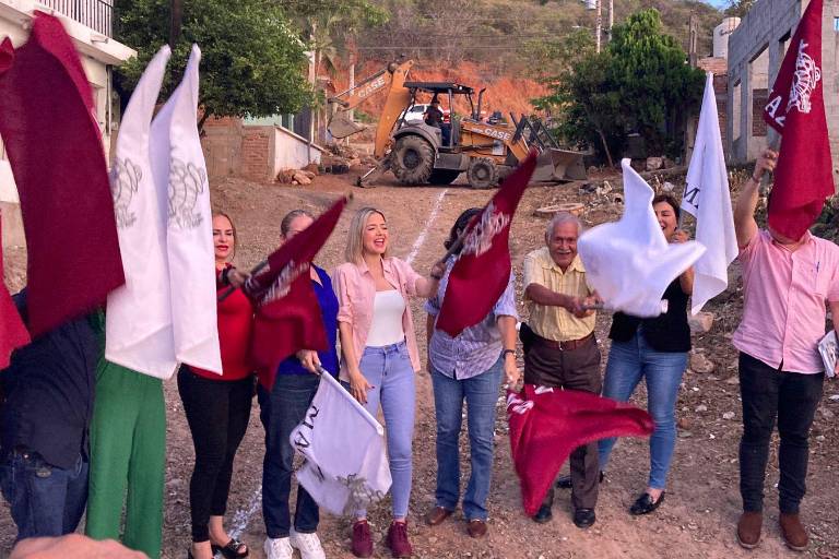 Arranca pavimentación en la calle Gansos de la Mazatlán I