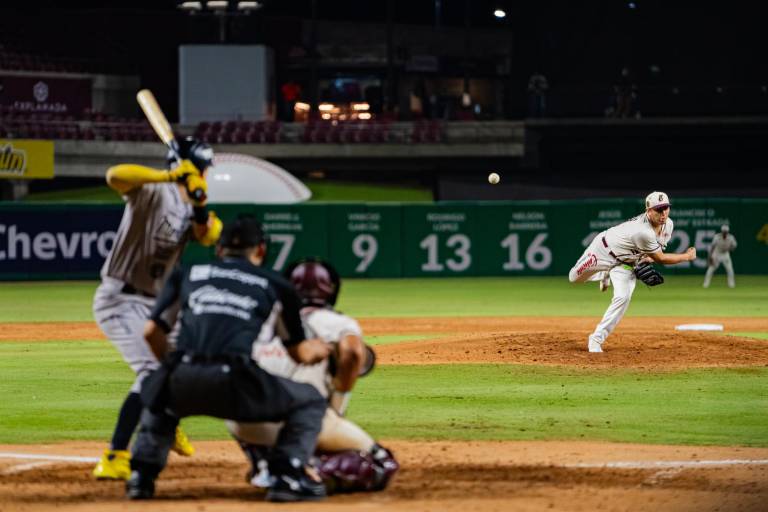 César Mendoza da triunfo a Tomateros de Culiacán sobre Sultanes