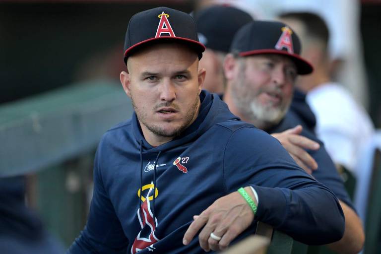 Trout se somete a otra cirugía de rodilla; estaría listo para los campamentos