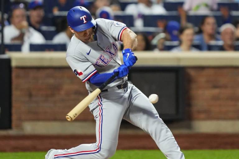 Rangers remontan en Queens y extienden su racha ganadora a seis juegos