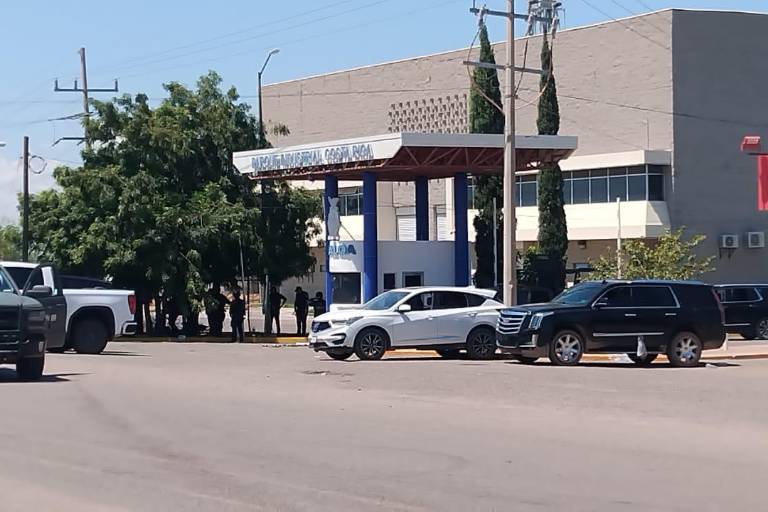 Una decena de vehículos de lujo son baleados y abandonados en Costa Rica