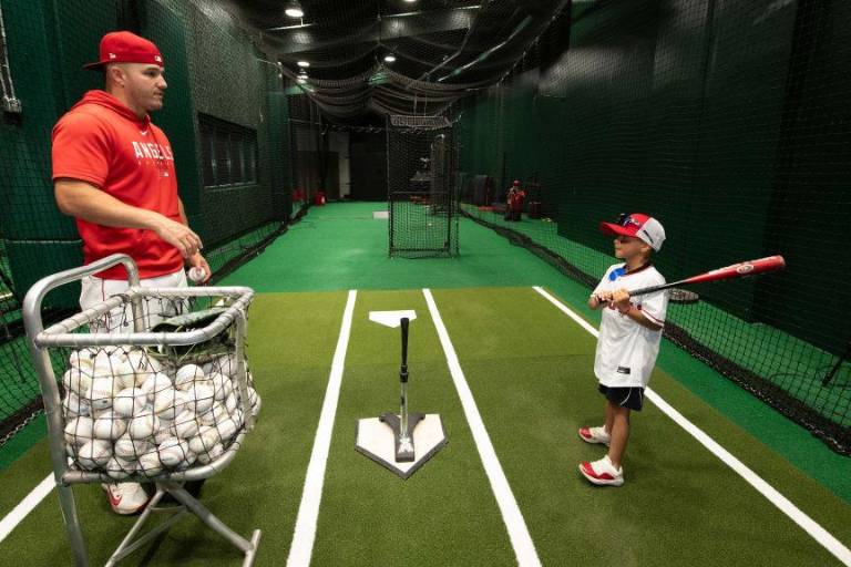 Mike Trout y Angelinos hacen realidad el sueño de niño de 7 años