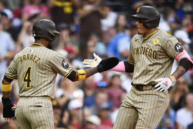 Machado suena dos jonrones en paliza de Padres ante Medias Rojas
