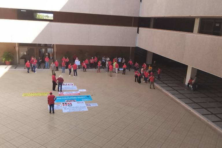 Piden docentes de Sinaloa incremento salarial del 11.7% para activos y jubilados