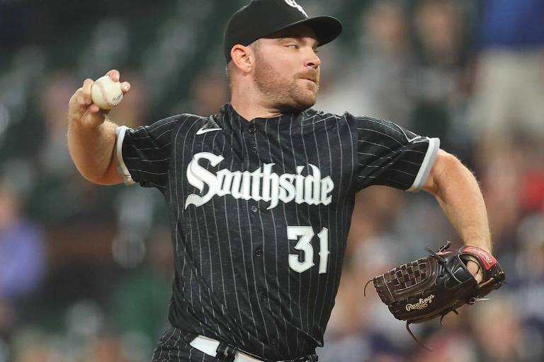 Liam Hendriks pactó por dos años con los Medias Rojas